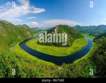 River bend de Rijeka Crnojevica, la rivière vue depuis le point de vue Pavlova Strana, National Park, près de la ville de Cetinje Skutarisee Banque D'Images