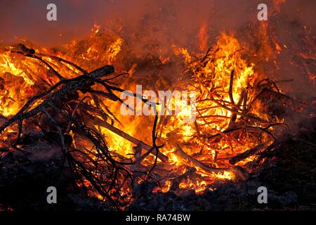 Feu de Pâques, Neetze, Basse-Saxe, Allemagne Banque D'Images