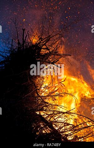 Feu de Pâques, Neetze, Basse-Saxe, Allemagne Banque D'Images