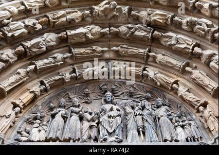 En chiffres le tympan au portail principal, la cathédrale de Trèves, Hohe Domkirche St. Peter zu Trèves, Rhénanie-Palatinat, Allemagne Banque D'Images