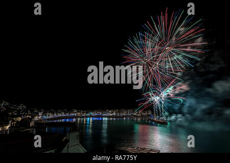 New Years eve 2018 Feu d'artifice sur Smeaton'S pier St Ives Cornwall UK 1 Banque D'Images