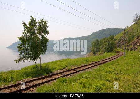 Circum-Baikal Railway, le lac Baïkal, région d'Irkoutsk, en Sibérie, Fédération de Russie, de l'Eurasie Banque D'Images