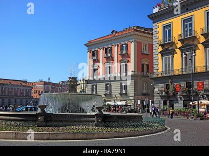 La place Piazza Trento e Trieste, Naples, Campanie, Italie, Europe Banque D'Images