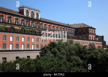Le Palazzo Reale, le palais royal, le palais du vice-roi, sur la Piazza del Plebescito square, Naples, Campanie, Italie, Europe Banque D'Images