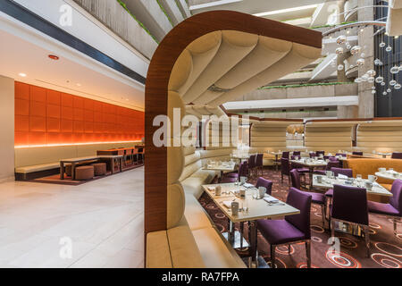 Intérieur de l'hôtel Hyatt Regency O'Hare, conçu par John Portman Banque D'Images