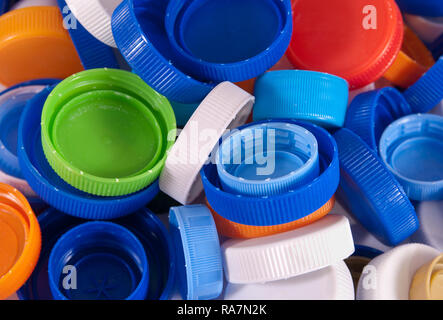 Bouchons de bouteille en plastique comme arrière-plan. Image Gros plan Banque D'Images