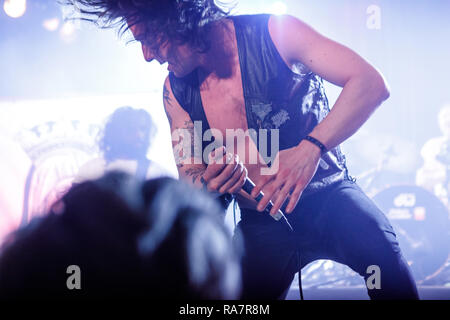 Norvège, Oslo - 1 mars, 2018. Le groupe de death metal danois Baest effectue un concert live à Vulkan Arena pendant le festival de musique norvégienne showcase et conférence par Larm 2018 à Oslo. Ici le chanteur Simon Olsen est vu sur scène. (Photo crédit : Gonzales Photo - par Lange). À l'exception du Danemark Banque D'Images