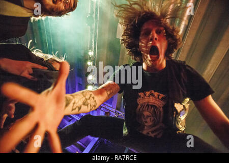 Norvège, Oslo - 1 mars, 2018. Le groupe de death metal danois Baest effectue un concert live à Vulkan Arena pendant le festival de musique norvégienne showcase et conférence par Larm 2018 à Oslo. Ici le chanteur Simon Olsen est vu sur scène. (Photo crédit : Gonzales Photo - par Lange). À l'exception du Danemark Banque D'Images