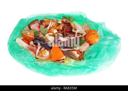 Les déchets alimentaires qui restent après la cuisson dans un sac en plastique. Macro shot studio isolé. Le pouvoir de l'humanité dans l'avenir concept Banque D'Images