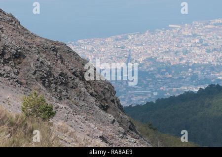 Vista di Napoli dal Parco Nazionale del Vesuvio,Naples,Italie Banque D'Images