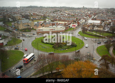 Vue aérienne générale GV de la ville fin rond-point, Barnsley, dans le Yorkshire du Sud Banque D'Images