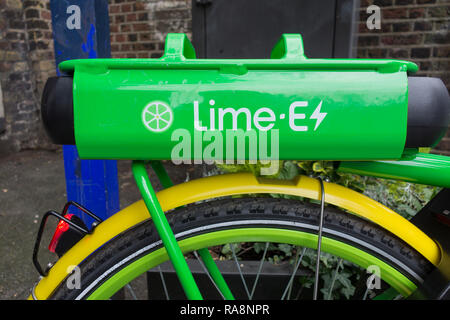 La Chaux D'UN GPS-E vélo à assistance électrique à Londres Banque D'Images