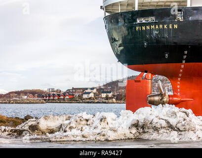 Stern de vieux navires de croisière Hurtigruten MS Finnmarken avec gouvernail et l'hélice sur le quai de Stokmarknes, Hadseloya, Vesteralen, Nordland, Norvège Banque D'Images