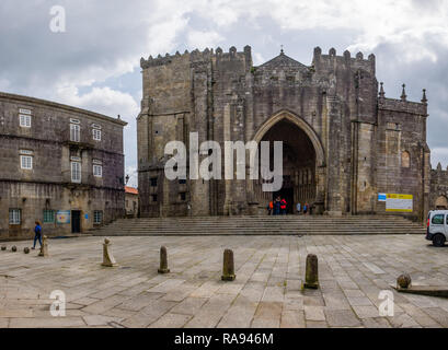 Tui, Espanha - Mai 02, 2018 : Cathédrale de Santa Maria de Tui premier édifice en style gothique de la Péninsule Ibérique, Pontevedra, Espagne Banque D'Images