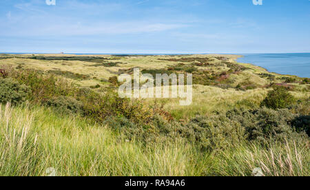 Panorama de dunes, Mer du Nord et de la réserve naturelle de la côte de Wadden Het Oerd sur l'île de Frise occidentale, Frise, Pays-Bas Banque D'Images