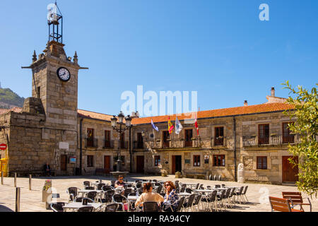 A Guarda, Espanha - Mai 03, 2018 : terrasse en face de l'Concello da Guarda, Pontevedra, Espagne Banque D'Images