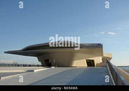 Vue sur la nouvelle gare maritime de Salerne, Italie. La borne par Zaha Hadid Architects. Le 8 décembre 2018. Banque D'Images