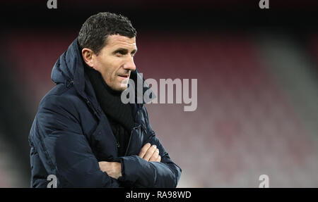 Watford manager Javi Gracia inspecte le terrain au cours de la Premier League match au stade de vitalité, de Bournemouth. Banque D'Images