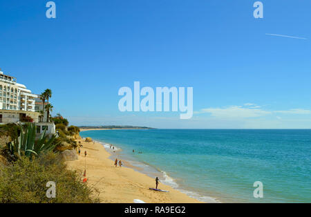 Vale do Olival Beach sur la côte de l'Algarve au Portugal Banque D'Images