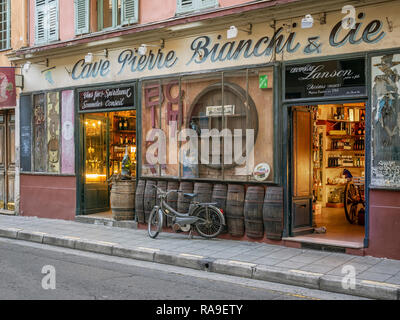 NICE, FRANCE - 25 MAI 2018 : Restaurant Cave Pierre Bianchi, rue Raoul Bosio Banque D'Images