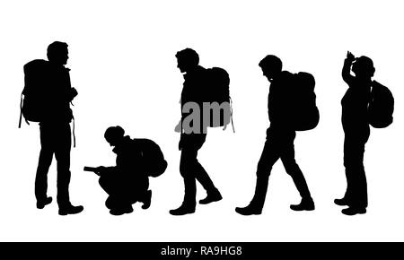 Ensemble de quatre silhouettes réalistes d'hommes et de femmes touristes avec la carte et sac à dos - vector Illustration de Vecteur