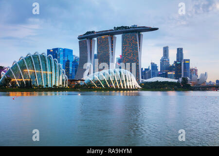 Singapour - 27 OCTOBRE : Aperçu de la marina bay avec Marina Bay Sands le 27 octobre 2018 à Singapour. Banque D'Images