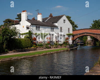 Bridgewater House et canal de Bridgewater à Lymm, Cheshire, Angleterre, Royaume-Uni. Banque D'Images