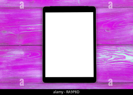 Ordinateur tablette PC avec écran vide maquette isolé sur fond de table en bois de rose. Bois sur tablette tablette écran blanc table. Banque D'Images