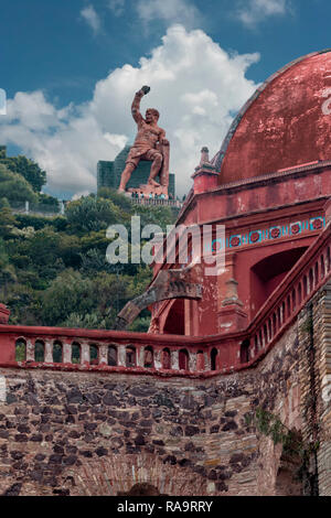 Guanajuato, Guanajuato - Mexique - 10-15-2018 : Guanajuato, au crépuscule. Théâtre Juarez, le principal lieu de Cervantes, festival, l'église de San Diego et El Banque D'Images