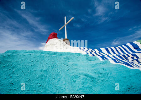 NILAND, CALIFORNIE - Le 21 août 2018 : Leonard Chevaliers Salut peint sur la montagne Beal Road en dehors de Niland, Californie Banque D'Images