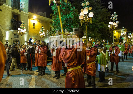 Procession de Pâques Vendredi saint. Les Abruzzes Sulmona Banque D'Images