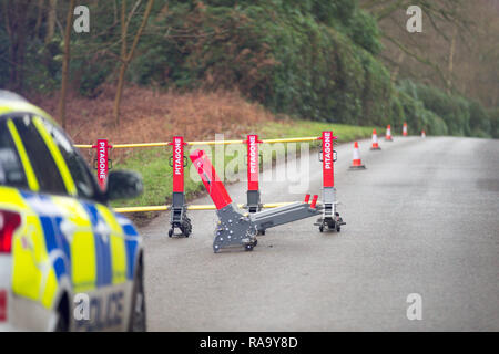 Les nouvelles mesures anti-terroristes qui ont été mis en autour de Sandringham cette semaine.Le Pitagone est un camion spécial anti-ram-barrière. Nouvelles mesures de lutte contre le terrorisme ont été mis en place autour de la résidence de la Reine à Sandringham à Norfolk, tandis qu'elle passe la saison de vacances. Chariot spécial anti-ram-barrières ont maintenant été intégrée aux quatre routes qui mènent à la succession royale. Les trois pieds de haut barrières modulaires peuvent très rapidement être déplacées sur les routes par la police pour empêcher les véhicules de passer si nécessaire. Ils ont été conçus par la Belgique, société Pitagone, qui speci Banque D'Images