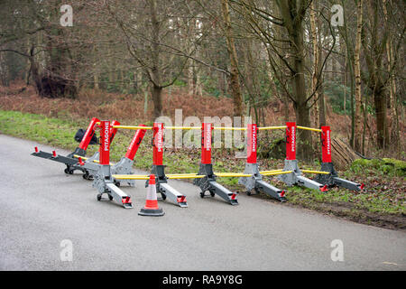 Les nouvelles mesures anti-terroristes qui ont été mis en autour de Sandringham cette semaine.Le Pitagone est un camion spécial anti-ram-barrière. Nouvelles mesures de lutte contre le terrorisme ont été mis en place autour de la résidence de la Reine à Sandringham à Norfolk, tandis qu'elle passe la saison de vacances. Chariot spécial anti-ram-barrières ont maintenant été intégrée aux quatre routes qui mènent à la succession royale. Les trois pieds de haut barrières modulaires peuvent très rapidement être déplacées sur les routes par la police pour empêcher les véhicules de passer si nécessaire. Ils ont été conçus par la Belgique, société Pitagone, qui speci Banque D'Images