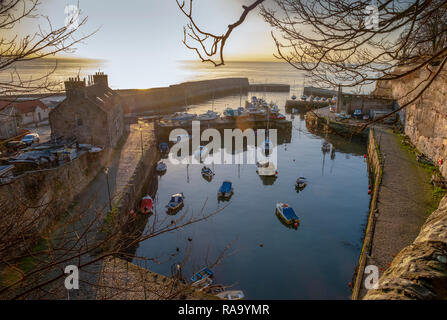 Une vue sur le port de Dysart, Kirkcaldy avec de capitainerie Chambre à gauche. Banque D'Images