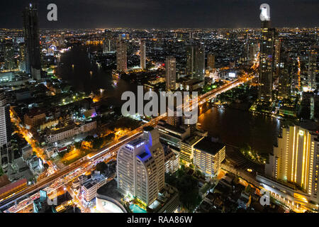 Bangkok skyline at night de bar Sirocco, très belles vues Banque D'Images