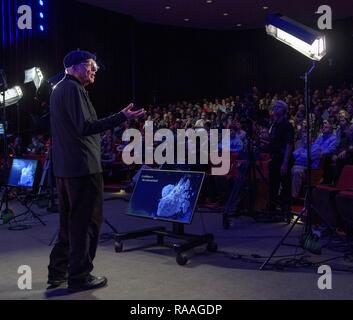 Walter Alvarez, professeur au département des sciences de la Terre et des planètes à l'Université de Californie, Berkeley donne un exposé intitulé Faire de la géologie en consultant ; faire de l'astronomie, à la Johns Hopkins University Applied Physics Laboratory 31 décembre 2018 dans la région de Laurel (Maryland). Banque D'Images