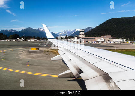 Voir l'aéroport de Juneau à partir d'un vol commercial de Juneau à Seattle, dans le sud-est de l'Alaska, USA. Banque D'Images