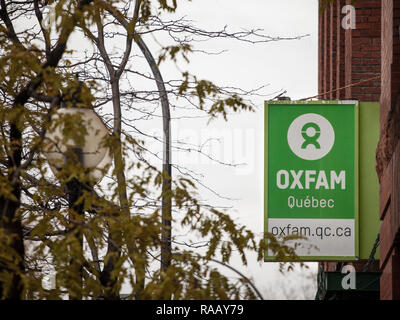 Montréal, Canada - le 6 novembre 2018 : Oxfam logo en face de leur magasin de charité locale à Montréal, Québec. Oxfam est une ONG spécialisée dans la lutte contre pove Banque D'Images