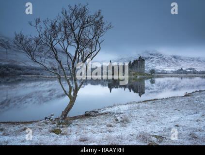 Le Château de Kilchurn & Loch Awe en hiver matin, Scotland Banque D'Images