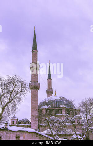 Mosquée du Sultan Eyup en hiver dans la neige. Banque D'Images