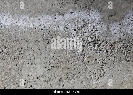 Un gros plan d'un mur extérieur. Texture rustique intéressant. Le mur est probablement faite de béton beige. Banque D'Images