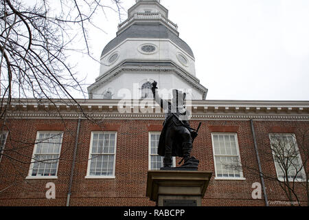 Maryland State House avec statue de l'officier français en face de DeKalb Banque D'Images