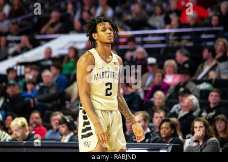 Winston-Salem, NC, USA. 2 Jan, 2019. Démon de Wake Forest Guard Diacres Sharone Wright Jr. (2) au cours de la partie de basket-ball de NCAA à LJVM Coliseum de Winston-Salem, NC. (Scott Kinser/Cal Sport Media) Credit : csm/Alamy Live News Banque D'Images