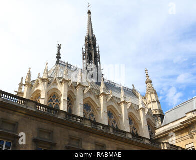 Paris, France. Dec 22, 2018. La Sainte Chapelle est une chapelle royale de style gothique, dans le Palais de la Cité médiévale sur l'île de la Cité à la Seine à Paris. Credit : Keith Mayhew SOPA/Images/ZUMA/Alamy Fil Live News Banque D'Images