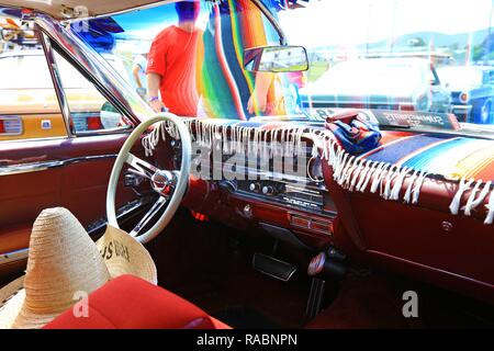 Canberra, Australie. 3 janvier, 2019. Une voiture est remonté exposée au parc des expositions au cours de la voiture Summernats festival à Canberra, Australie, 3 janvier 2019. Organisé chaque année à Canberra depuis 1987, cette année, l'Summernats ouverte au public le jeudi et durera pour le 6 janvier. Summernats a été la plus grande puissance et les plus connus en Australie, et il attire les touristes à Canberra de tout le pays. Pendant le festival, les gens apprécieront montrent la dérive, ville croisière, l'épuisement professionnel et d'autres montrent des performances excitantes. Source : Xinhua/Alamy Live News Banque D'Images