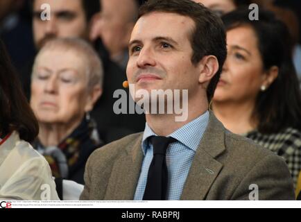 El Presidente del PP, Pablo Casado, ha visitado este jueves a las diez de la Mañana la frontera del Tarajal que séparation Ceuta de Marruecos para saludar un la Policía Nacional y a la Guardia Civil. Président du parti de droite PP a visité aujourd'hui l'fronteir de Tarajal qui sépare Ceuta du Maroc pour saluer police nationale espagnole. Banque D'Images