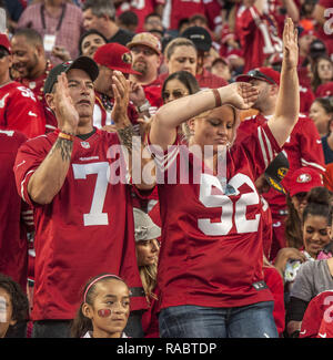 Santa Clara, Californie, États-Unis. 14Th Sep 2014. 49er fans dance dans les stands le dimanche 14 septembre 2014 à Santa Clara, en Californie. Les ours défait les 49ers 27-20. Crédit : Al Golub/ZUMA/Alamy Fil Live News Banque D'Images