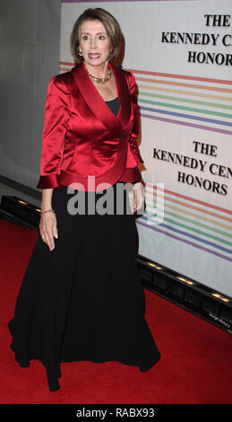 ***PHOTO D***, Nancy Pelosi, a élu comme président de la Chambre Nancy Pelosi arriver pour le Kennedy Center Honors 2009 tenu au Kennedy Center à Washington, DC. 6 décembre 2009 Credit : Walter McBride/MediaPunch Banque D'Images