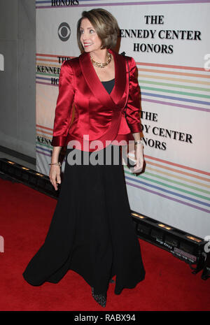 ***PHOTO D***, Nancy Pelosi, a élu comme président de la Chambre Nancy Pelosi arriver pour le Kennedy Center Honors 2009 tenu au Kennedy Center à Washington, DC. 6 décembre 2009 Credit : Walter McBride/MediaPunch Banque D'Images