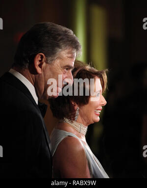 ***PHOTO D***, Nancy Pelosi, a élu comme président de la Chambre Nancy Pelosi et Paul Pelosi participant à la 35ème Kennedy Center Honors au Kennedy Center à Washington, DC, le 2 décembre 2012 Crédit : Walter McBride/MediaPunch Banque D'Images